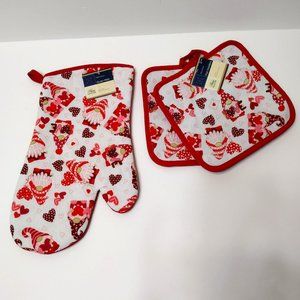 Valentine Oven Mitt and Potholders, Red Valentine's Day Gnomes and Hearts